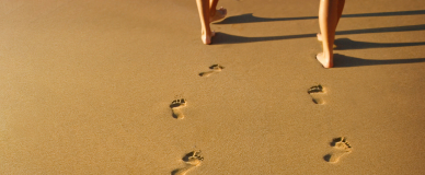 masthead sand footprints